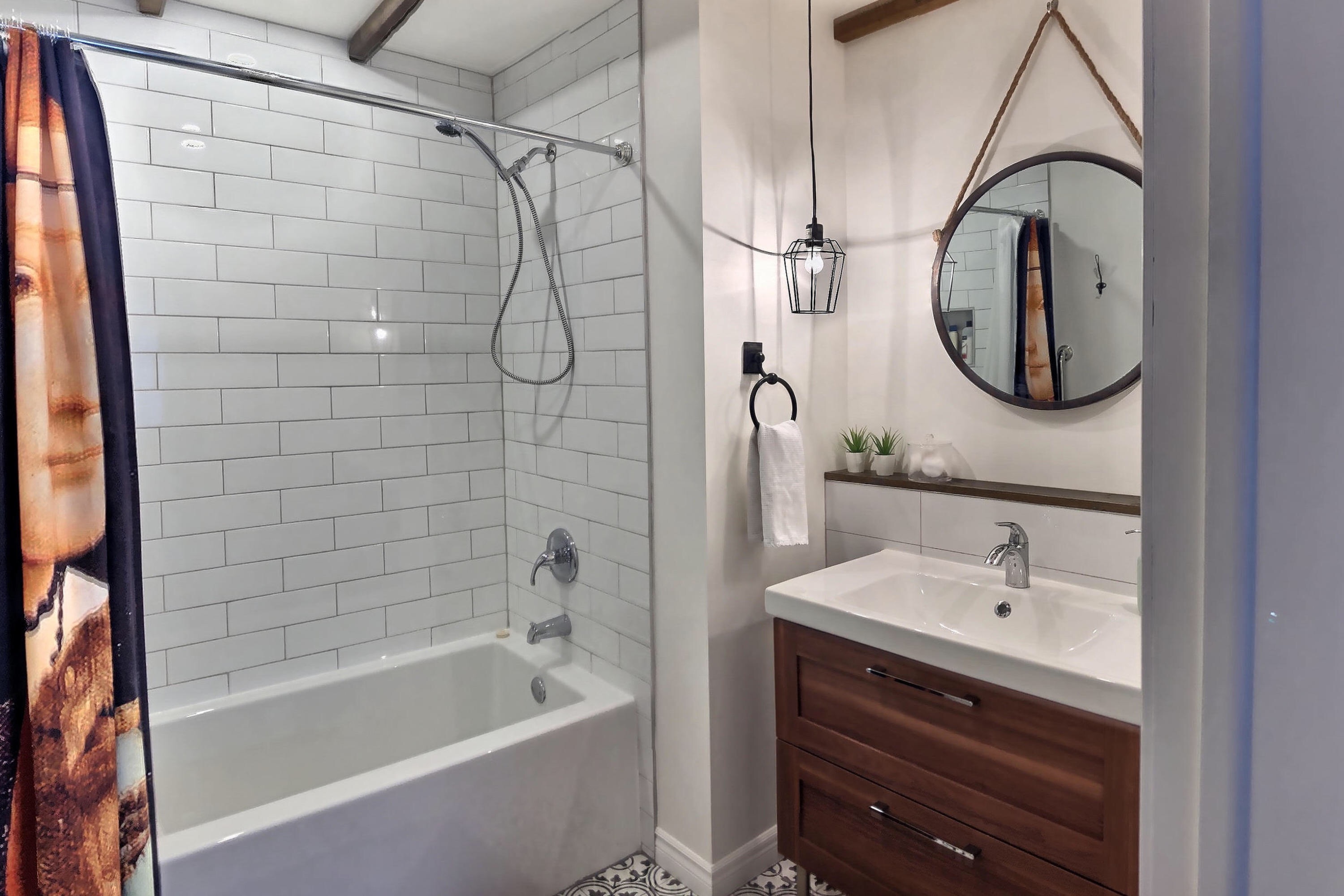Mont-Royal · Bathroom — Gîte du Survenant, Montréal