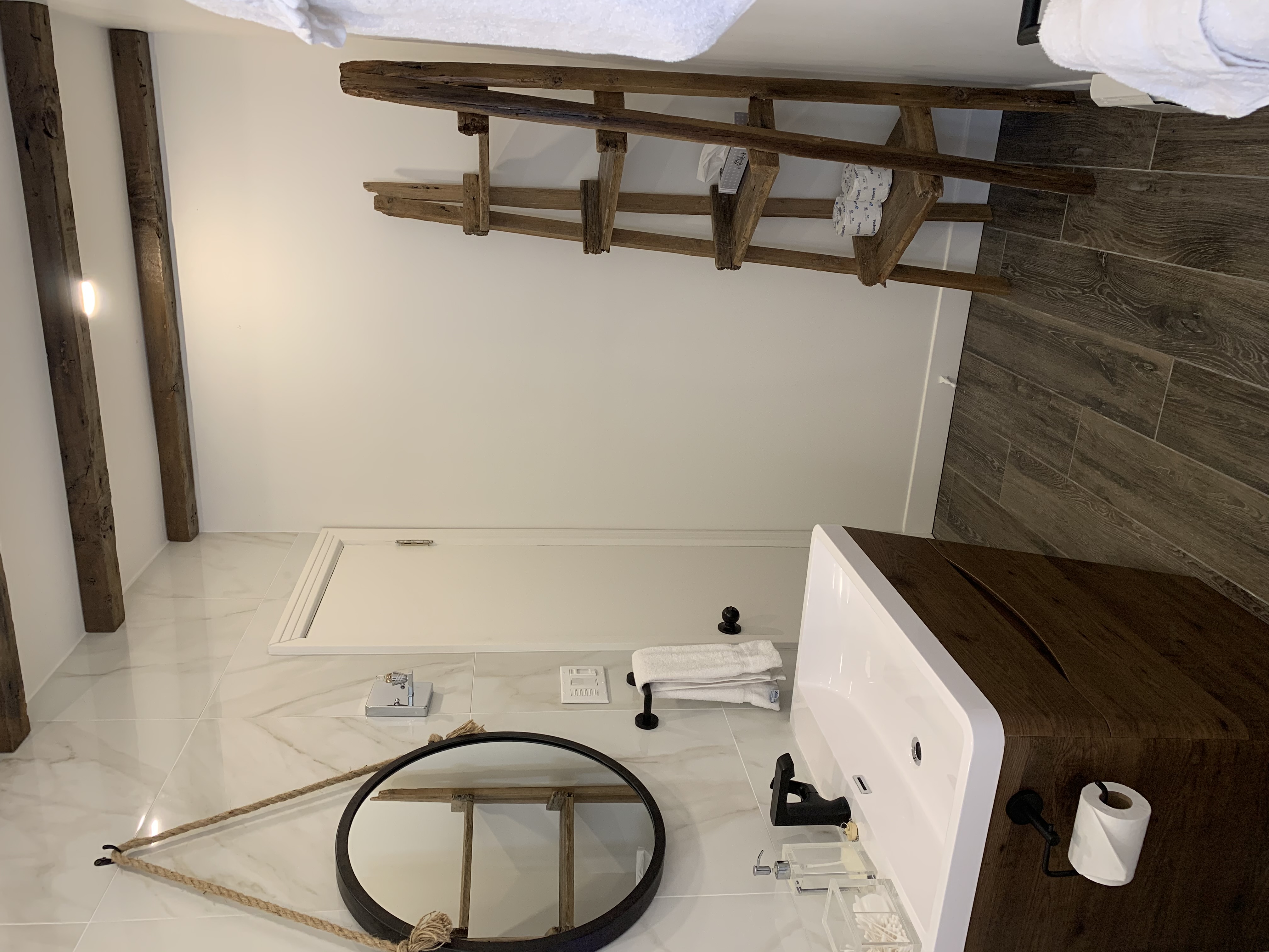Cartier · Bathroom — Gîte du Survenant, Montréal
